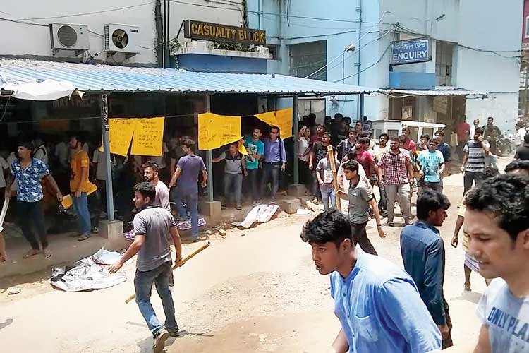 পশ্চিমবঙ্গ-চিকিৎসক-হাসপাতালে-ধর্মঘট-মমতা ব্যানার্জি-পশ্চিমবঙ্গ-ডাক্তারদের কাজে ফিরতে