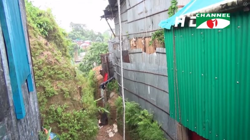 কক্সবাজার-পাহাড় কেটে বসতি