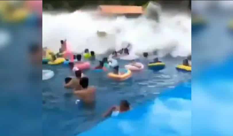 চীন-ওয়াটার পার্কে সুনামি