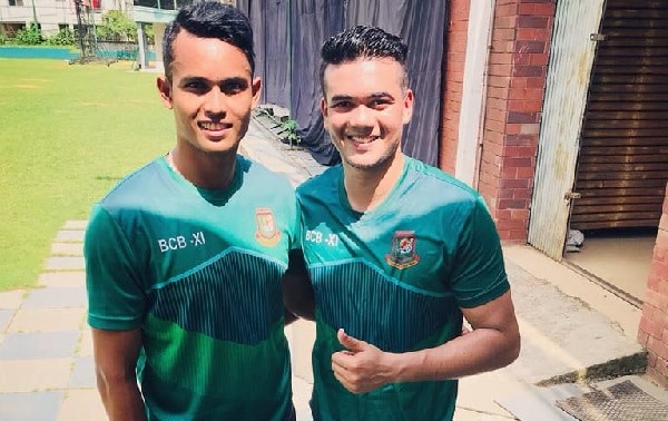 তাসকিনের সঙ্গে মানিক (বাঁয়ে)