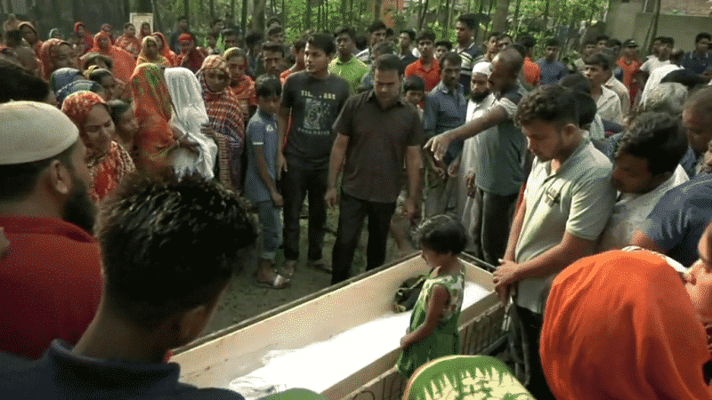 আবরার মরদেহ গ্রামের বাড়ি