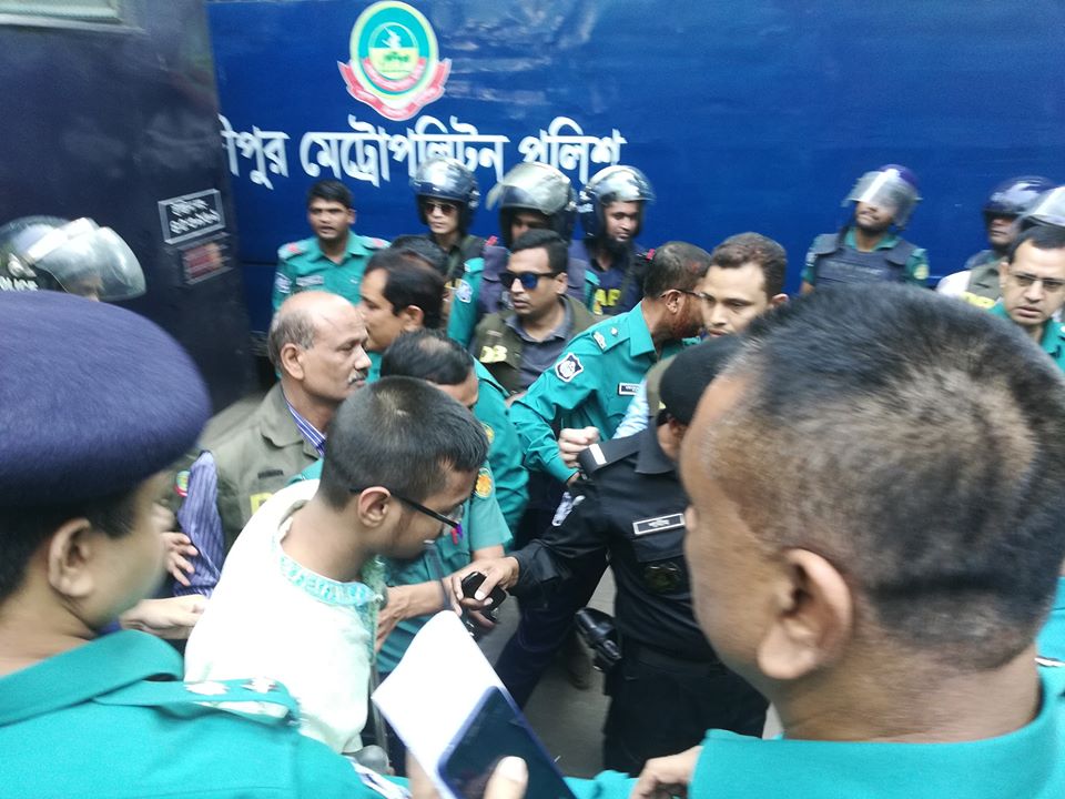 হলি আর্টিজান-আসামিরা এজলাসে