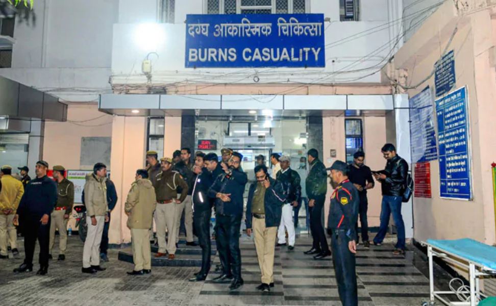 উন্নাও-তরুণী-গায়ে আগুন