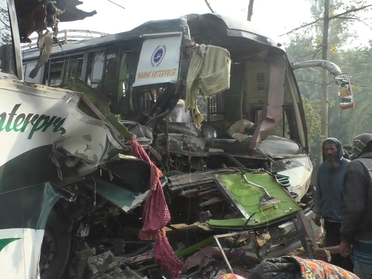 নাটোরে দুই বাসের সংঘর্ষ