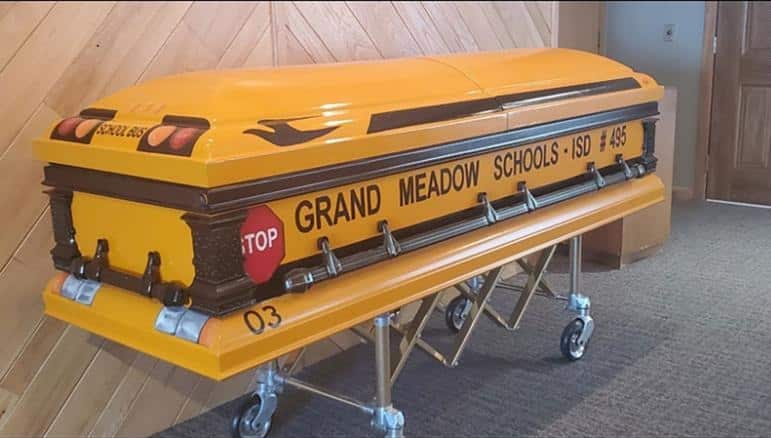 সবার প্রিয় বাসচালকের বাস কফিন