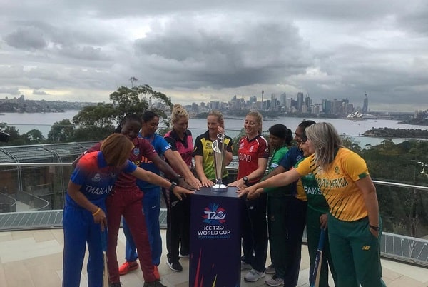 গত ফেব্রুয়ারি-মার্চে মেয়েদের টি-টুয়েন্টি বিশ্বকাপ সফল আয়োজন করা অস্ট্রেলিয়া আটকে যাচ্ছে ছেলেদের আসরে