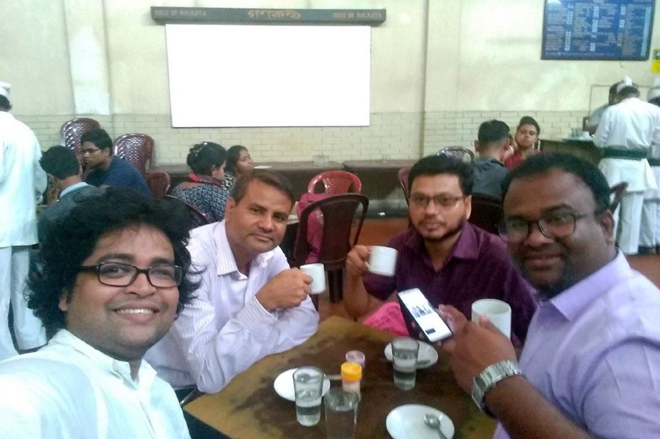 মান্না দে’র সেই বিখ্যাত সুরে গাওয়া কফি হাউসে সহকর্মীদের সাথে লেখক