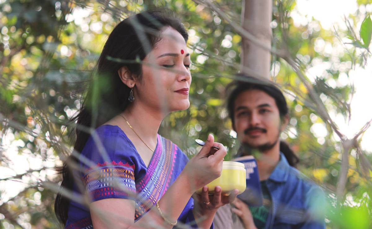 আমিষ ছবির একটি দৃশ্য...