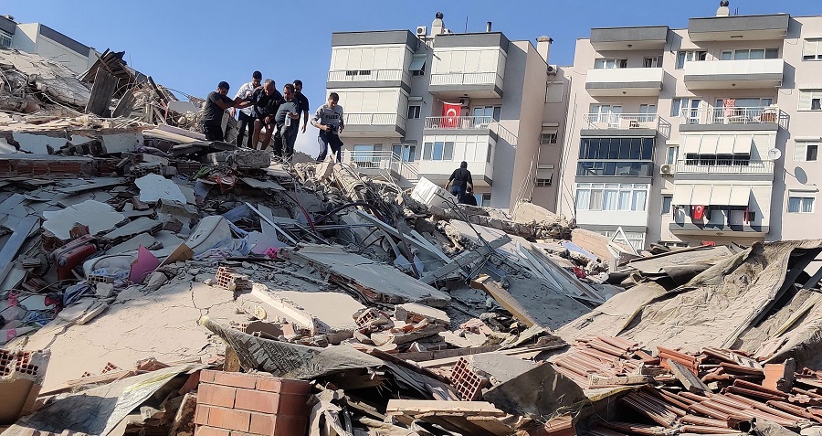 IZMIR, TURKEY - OCTOBER 30: A view of a quake damaged site after a magnitude 6.6 quake shook Turkey's Aegean Sea coast, in Izmir, Turkey on October 30, 2020. (Photo by Mehmet Emin Menguarslan/Anadolu Agency via Getty Images)