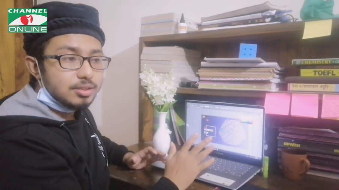 ছাত্র অনলাইন ক্লাসে ল্যাপটপের মাধ্যমে শিক্ষাগ্রহণ করছে. Channel i News - চ্যানেল আই নিউজ