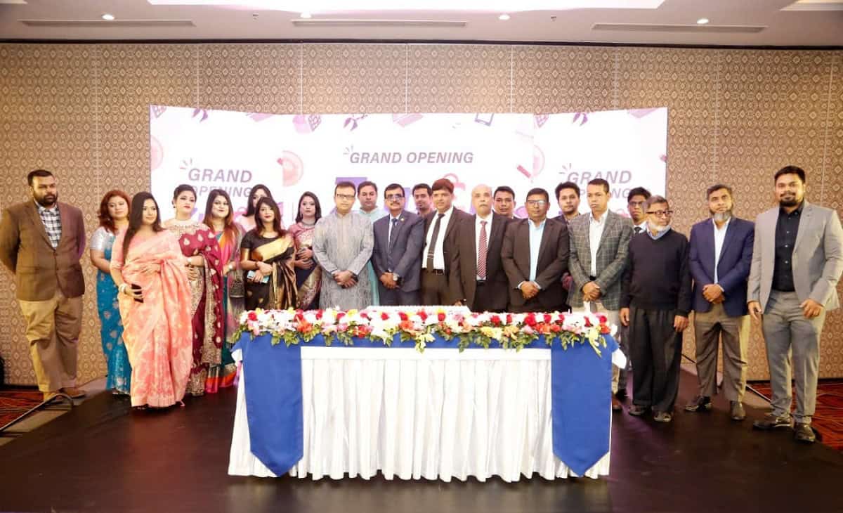 চ্যানেল আই অনলাইন এর গ্র্যান্ড ওপেনিং অনুষ্ঠানে অতিথি ও অতিথি সদস্যরা. Channel i News - চ্যানেল আই নিউজ