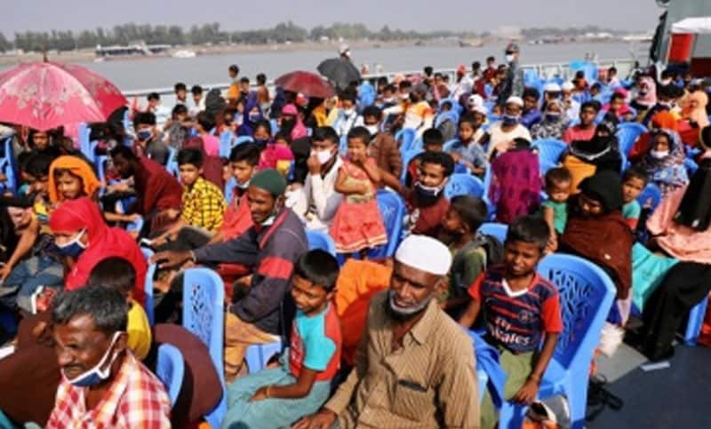 সন্ধ্যায় রোহিঙ্গাদের ভাসানচরে যাওয়ার জন্য অপেক্ষা করছে. Channel i News - চ্যানেল আই নিউজ