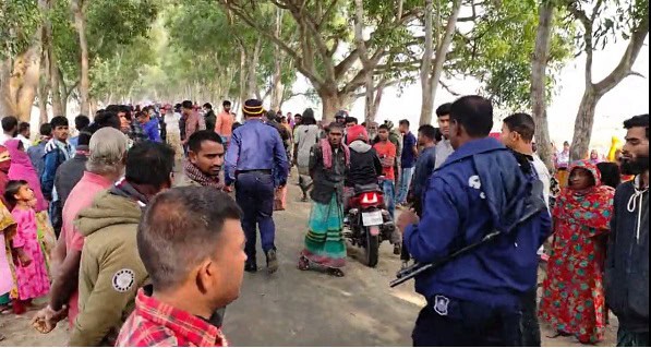 দিনাজপুরে পিকআপ ভ্যান-মোটরসাইকেল মুখোমুখি সংঘর্ষের ঘটনাস্থল. Channel i News - চ্যানেল আই নিউজ