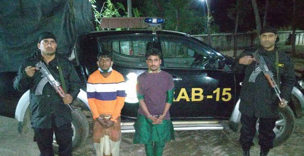 রোহিঙ্গা দুই ব্যক্তি আটক, তাদের সঙ্গে আগ্নেয়াস্ত্র রয়েছে. Channel i News - চ্যানেল আই নিউজ