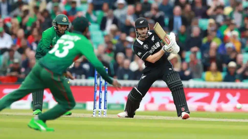 বাংলাদেশ ও নিউজিল্যান্ড ক্রিকেট দলের খেলোয়াড়রা মাঠে প্রতিদ্বন্দ্বিতা করছে. Channel i News - চ্যানেল আই নিউজ