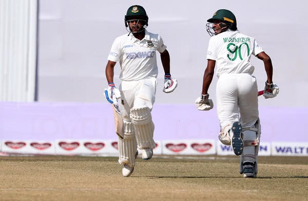 বাংলাদেশ ক্রিকেটাররা উজ্জ্বল পারফরম্যান্সে মাঠে উদযাপন করছে. Channel i News - চ্যানেল আই নিউজ