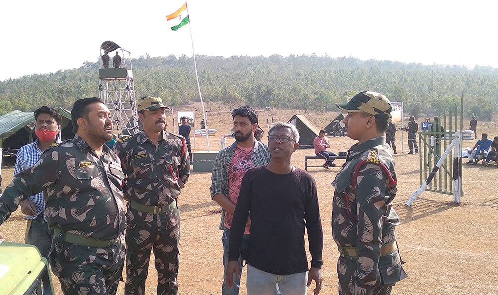 ইস্কাবন সিনেমার শুটিং সেটে অভিনেতা, নির্মাতা