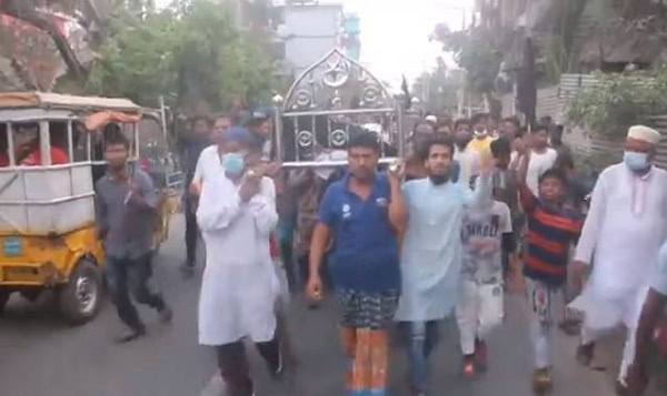 মুন্সিগঞ্জে লাশ নিয়ে মিছিল ও দোকান ভাঙচুরের দৃশ্য. Channel i News - চ্যানেল আই নিউজ