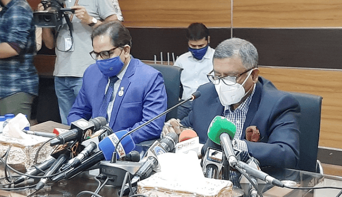 স্বাস্থ্যমন্ত্রী ভ্যাকসিন নেয়া প্রত্যেকেই সুস্থ আছেন বলে জানান. Channel i News - চ্যানেল আই নিউজ