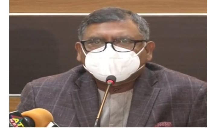 স্বাস্থ্যমন্ত্রী করোনা সংক্রমণ বাড়ার বিষয়ে সংবাদ সম্মেলনে বক্তব্য দিচ্ছেন. Channel i News - চ্যানেল আই নিউজ