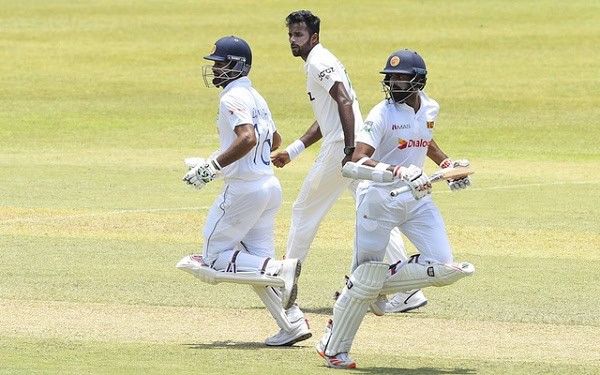 শ্রীলঙ্কার বোলাররা বাংলাদেশের ব্যাটসম্যানদের আউট করছে. Channel i News - চ্যানেল আই নিউজ