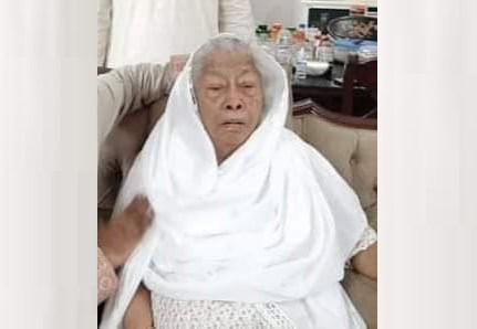 প্রয়াত মা, বৃদ্ধা নারী, শোকে ভরা মুখ, শয্যাশায়ী. Channel i News - চ্যানেল আই নিউজ