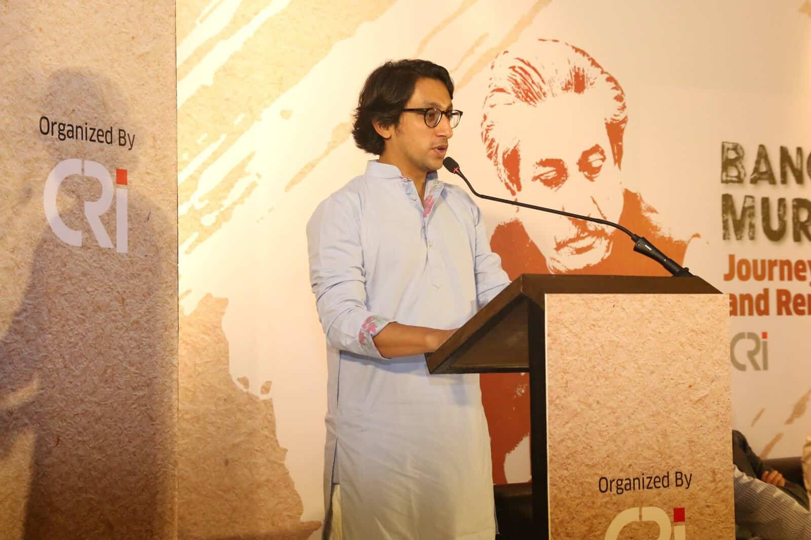 রাদওয়ান মুজিবের জন্মদিনে বক্তৃতা দিচ্ছেন একজন ব্যক্তি. Channel i News - চ্যানেল আই নিউজ