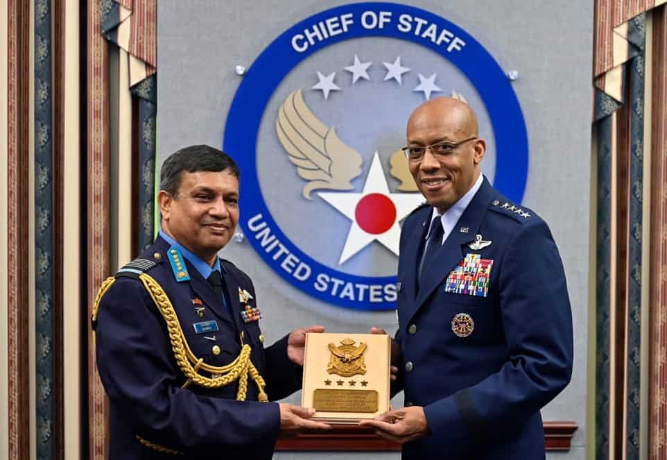 বাংলাদেশ বিমান বাহিনী প্রধান যুক্তরাষ্ট্র সফর শেষে দেশে ফিরলেন. Channel i News - চ্যানেল আই নিউজ