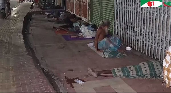 বাংলাদেশের শহরে দরিদ্র মানুষজন রাস্তায় শুয়ে আছে।. Channel i News - চ্যানেল আই নিউজ