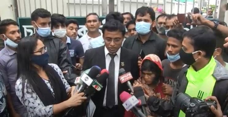 মিনুর কারামুক্তি নিয়ে সাংবাদিকদের সঙ্গে আলোচনা করছেন আইনজীবী ও পরিবারের সদস্যরা. Channel i News - চ্যানেল আই নিউজ