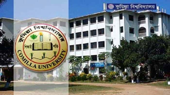 কুবি বিশ্ববিদ্যালয়ের প্রধান ভবনের ছবি, বাংলায় লেখা সাইনবোর্ডসহ. Channel i News - চ্যানেল আই নিউজ