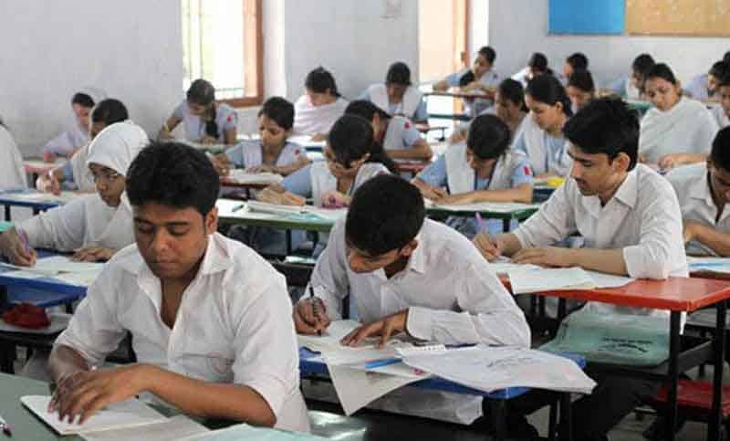 বছর ২০২১ এর এসএসসি পরীক্ষার্থীরা পরীক্ষার জন্য প্রস্তুতি নিচ্ছে. Channel i News - চ্যানেল আই নিউজ