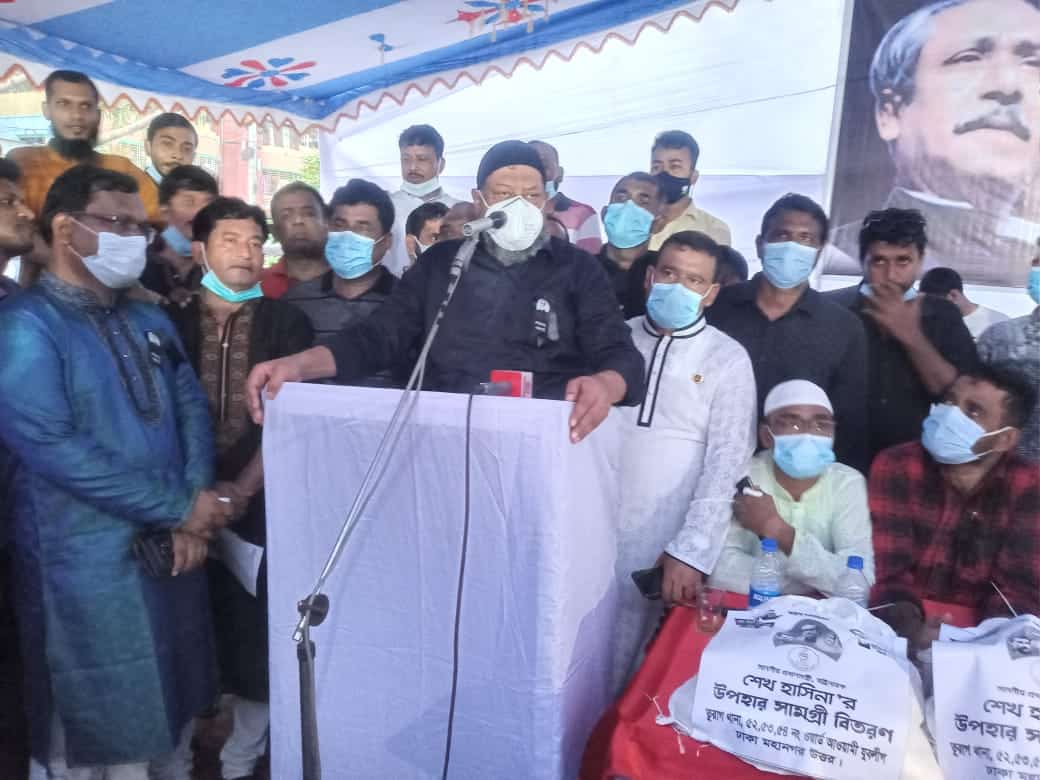 উত্তরায় যুবলীগের খাদ্যসামগ্রী বিতরণ অনুষ্ঠানে নেতাকর্মীরা উপস্থিত. Channel i News - চ্যানেল আই নিউজ