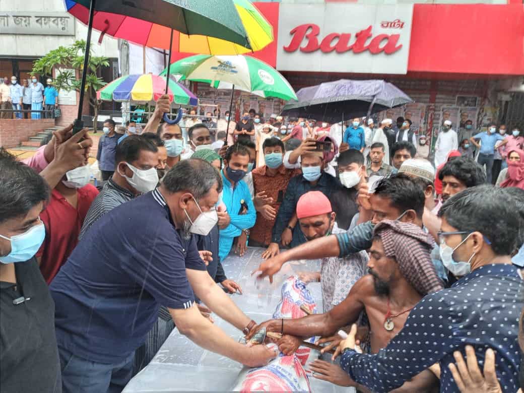 জনসাধারণের মাঝে খাদ্য সহায়তা বিতরণ, যুবলীগের উদ্যোগে রেশিনিং সিস্টেমে. Channel i News - চ্যানেল আই নিউজ