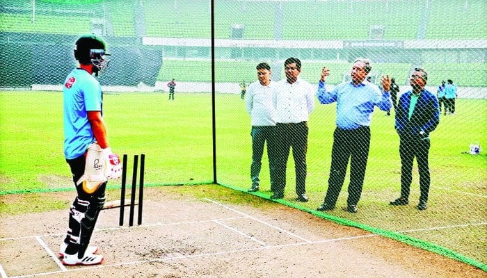 বাংলাদেশ ক্রিকেটার প্রস্তুতি নিচ্ছেন, কোচ ও কর্মকর্তারা মাঠে পর্যবেক্ষণ করছেন. Channel i News - চ্যানেল আই নিউজ