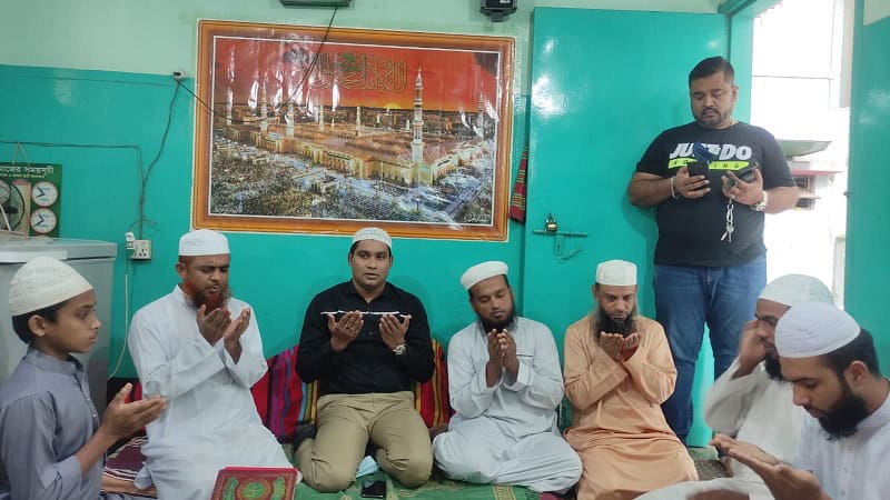 শেখ রেহানার জন্মদিনে যুবলীগের কোরআন দোয়া ও খাবার বিতরণ. Channel i News - চ্যানেল আই নিউজ