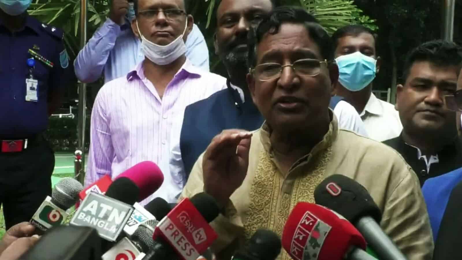 কৃষিমন্ত্রী সংবাদ সম্মেলনে বক্তব্য দিচ্ছেন, সাংবাদিকরা প্রশ্ন করছেন. Channel i News - চ্যানেল আই নিউজ