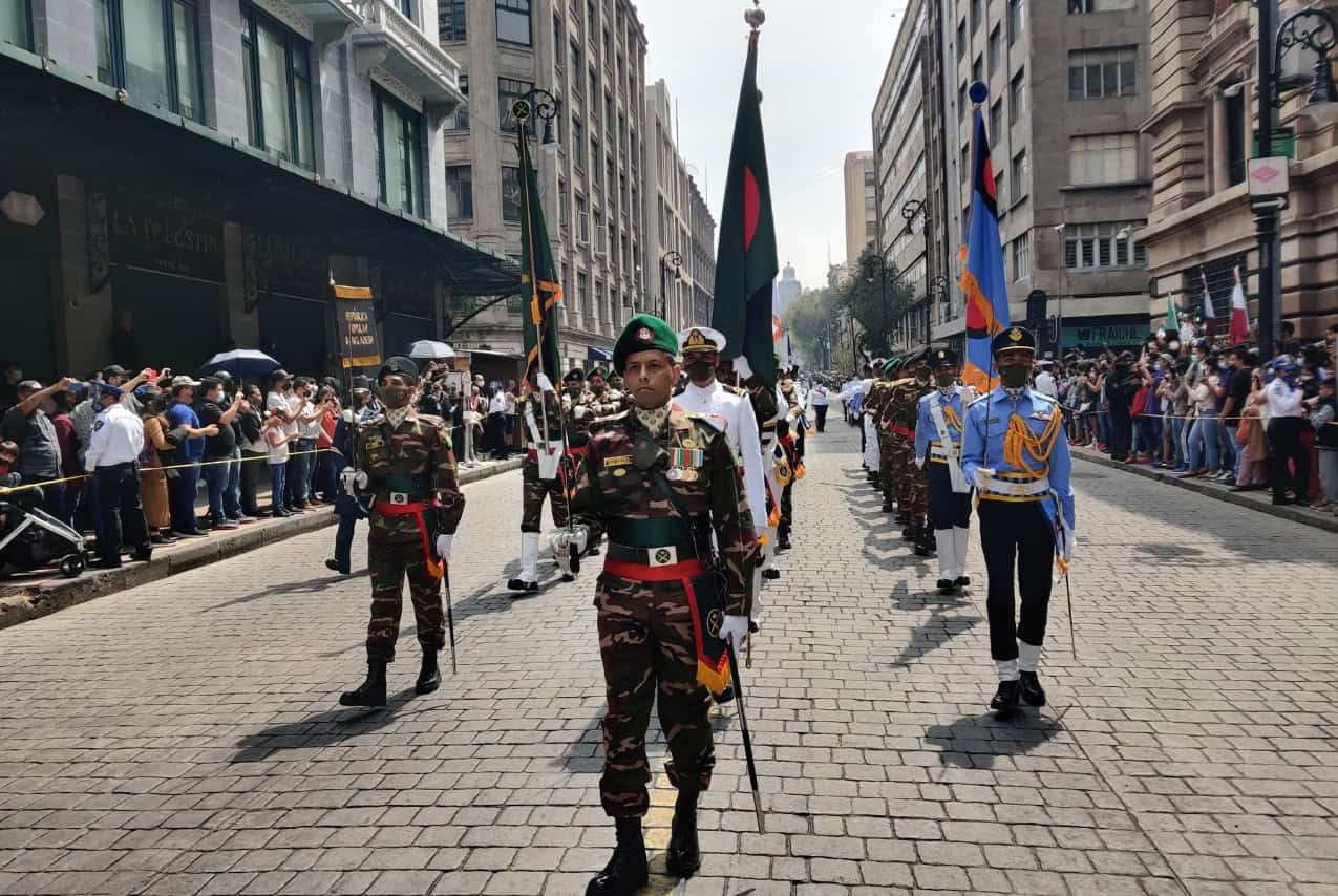 বাংলাদেশ সশস্ত্র বাহিনী মেক্সিকোর স্বাধীনতা দিবসের প্যারেডে অংশগ্রহণ করছে. Channel i News - চ্যানেল আই নিউজ