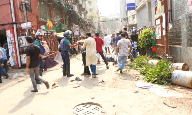 পুলিশ ও বিএনপি সমর্থকদের মধ্যে সংঘর্ষের ছবি. Channel i News - চ্যানেল আই নিউজ