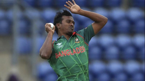 বাংলাদেশ ক্রিকেটার রুবেল হোসেন বল ছুঁড়ছেন মাঠে. Channel i News - চ্যানেল আই নিউজ