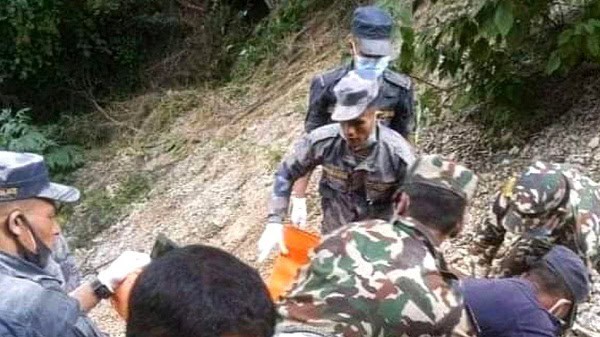 নেপালে বাস খাদে পড়ে উদ্ধার কাজ চলছে, বেশ কিছু উদ্ধারকারী উপস্থিত. Channel i News - চ্যানেল আই নিউজ