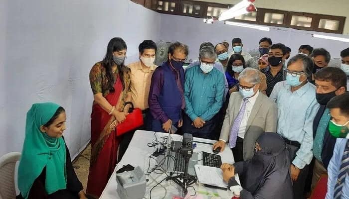 ঢাবিতে শিক্ষার্থীদের জন্য জাতীয় পরিচয়পত্র নিবন্ধন কেন্দ্রের ছবি।. Channel i News - চ্যানেল আই নিউজ
