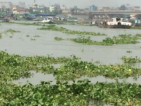 সাভারে আমিন বাজারে ট্রলারডুবির দৃশ্য, মরদেহ উদ্ধার চলছে. Channel i News - চ্যানেল আই নিউজ
