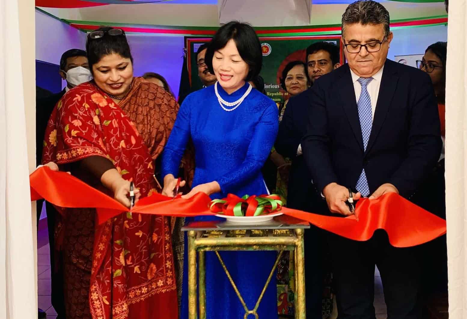 বাংলাদেশ দূতাবাসে বিজয়ের ৫০ বছর উদযাপন উপলক্ষে রঙিন অনুষ্ঠানে অংশগ্রহণ. Channel i News - চ্যানেল আই নিউজ
