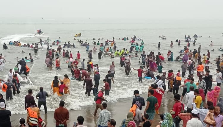 কক্সবাজারের সৈকত ও পর্যটকদের ভিড়, করোনা পরবর্তী পর্যটন পুনরুদ্ধার. Channel i News - চ্যানেল আই নিউজ