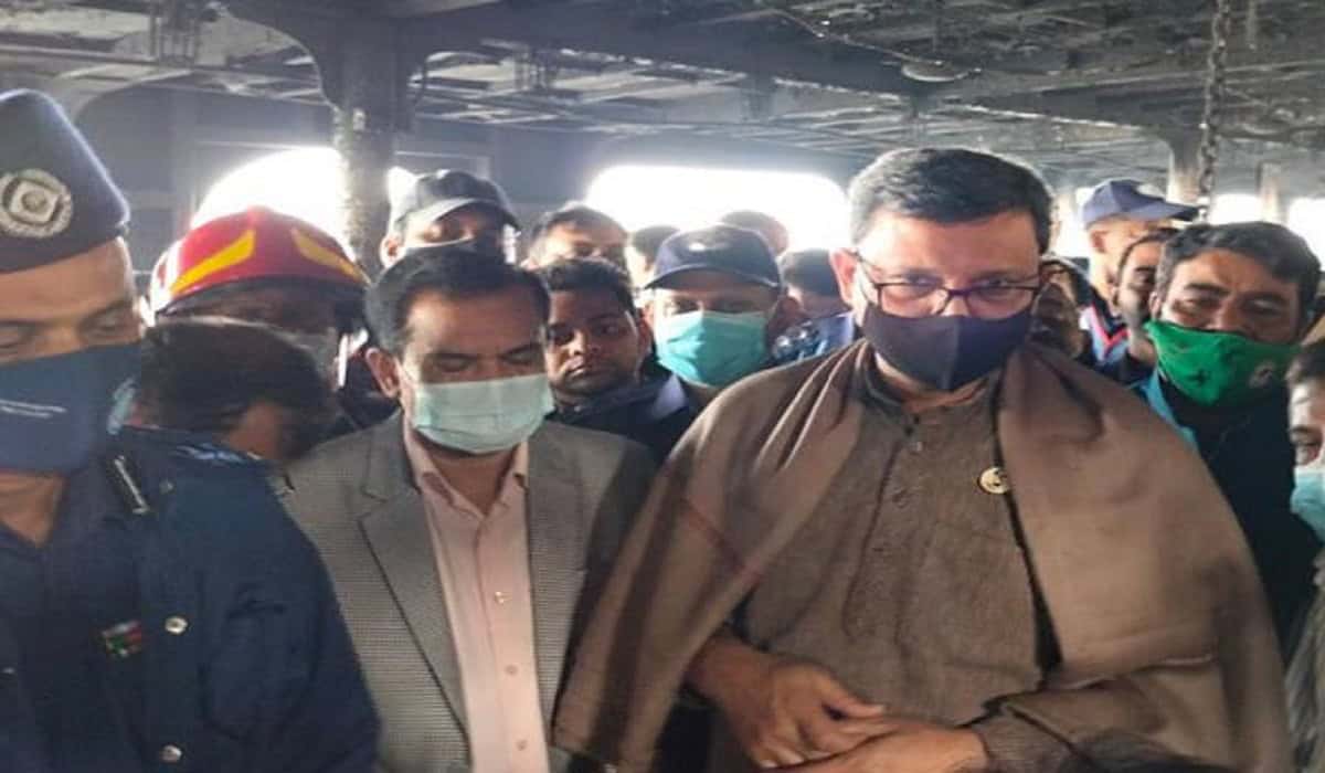 নেতৃত্বাধীন ব্যক্তিরা দুর্ঘটনাস্থলে পরিদর্শন করছেন. Channel i News - চ্যানেল আই নিউজ