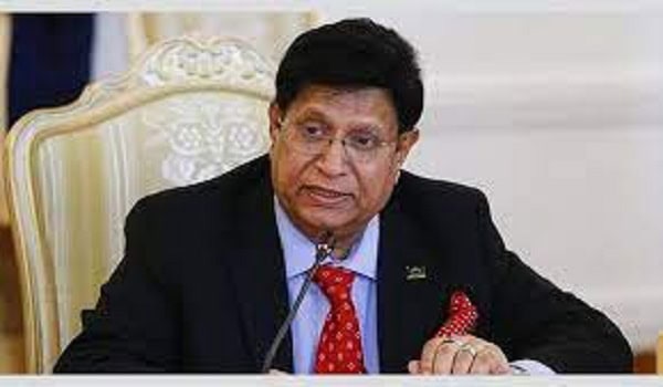 পররাষ্ট্রমন্ত্রী সাংবাদিকদের সঙ্গে আলোচনা করছেন. Channel i News - চ্যানেল আই নিউজ