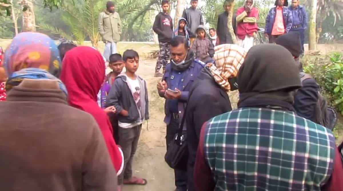 ঝিনাইদহে নির্বাচন পরবর্তী সহিংসতায় নিহত যুবকের পরিবারের সদস্যরা. Channel i News - চ্যানেল আই নিউজ