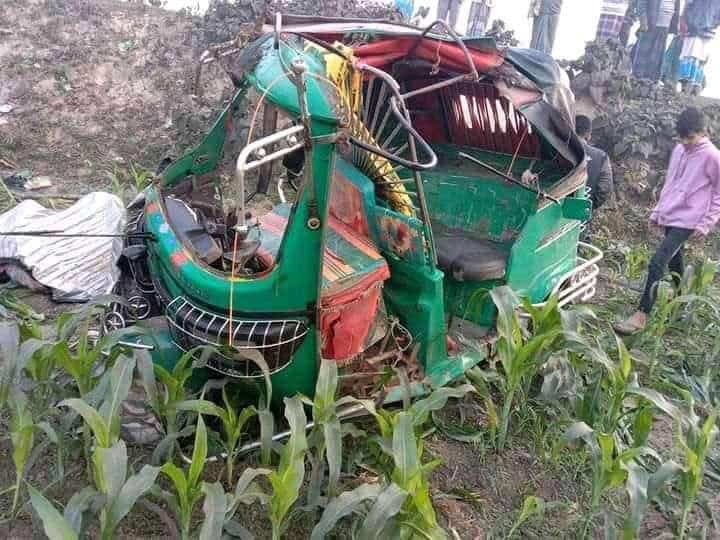 টাঙ্গাইলে সড়ক দুর্ঘটনায় শিশুসহ তিনজনের মৃত্যু, আহত অনেক. Channel i News - চ্যানেল আই নিউজ
