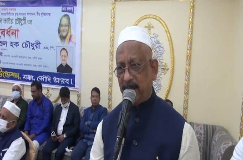 বাংলাদেশের একজন নেতা বক্তৃতা দিচ্ছেন, বেশ কয়েকজন উপস্থিত আছেন. Channel i News - চ্যানেল আই নিউজ